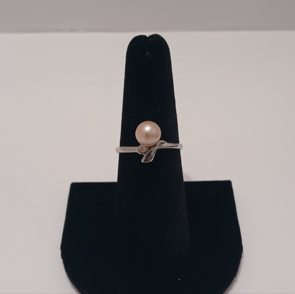 Elegant Vintage Pearl Silver Ring
